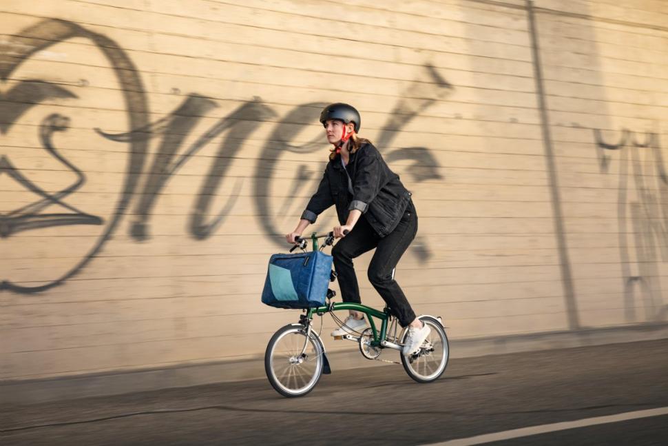 Brompton dan Freitag bekerjasama membuat tas sepeda untuk Brompton dan backpack. (Foto: Istimewa)