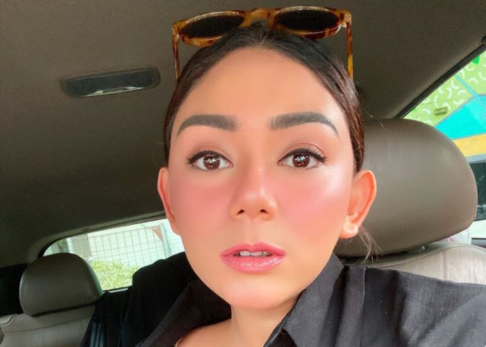 Artis Thalita Latief mengejutkan publik dengan menggugat cerai suaminya, Dennis Rizky atau Dennis Lyla. (Foto: Instagram)