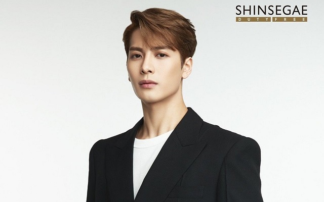 Jackson GOT7 baru dikontrak sebagai model Shinsegae Duty Free. Tapi, foto-fotonya sudah dihapus di media sosial Shinsegae Duty Free. (Foto: Istimewa)