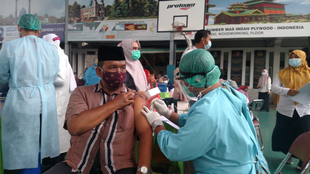 Vaksinasi untuk tokoh agama digelar di Masjid Cheng Ho, Selasa, 30 Maret 2021 (Foto: Andhi Dwi/Ngopibareng.id)