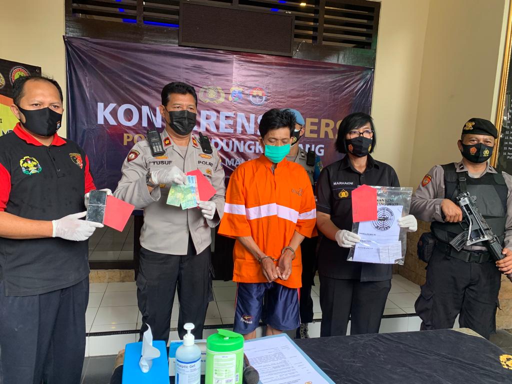 Rilis kasus judi togel di Mapolsek Kedungkandang, Kota Malang (Foto: Lalu Theo/ngopibareng.id)