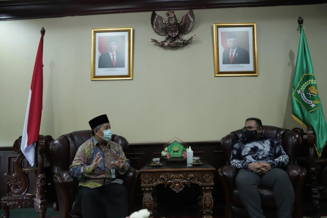 Menteri Agama Yaqut Cholil Qoumas bersama Ketua Umum PB Mathl'aul Anwar KH Ahmad Sadeli Karim (Foto:kemenag)