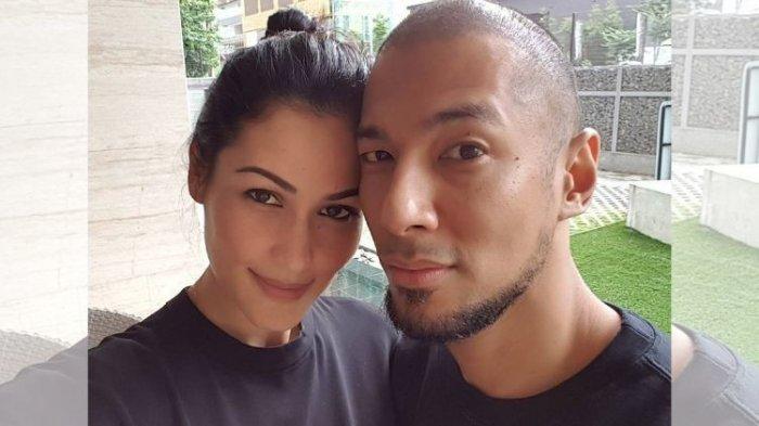 Pasangan penyanyi Marcell Siahaan dengan artis Rima Melati Adams. (Foto: Instagram)