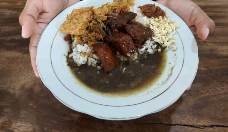 Ilustrasi masakan Nasi Rawon. (Foto: Republika)