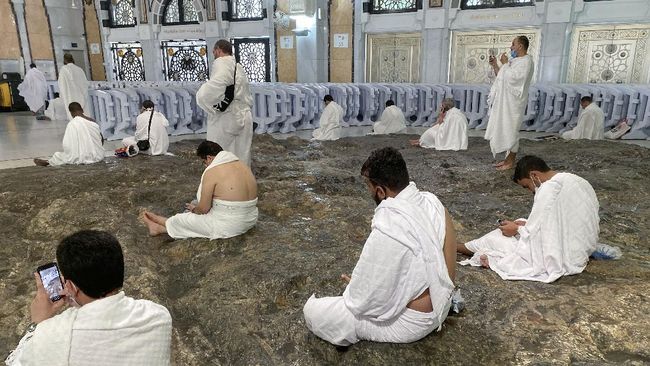 Pelaksanaan ibadah di Masjidil Haram, tempat menyembah Allah SWT dan memuliakan rumahNya. (Foto: Saudi Gazette)