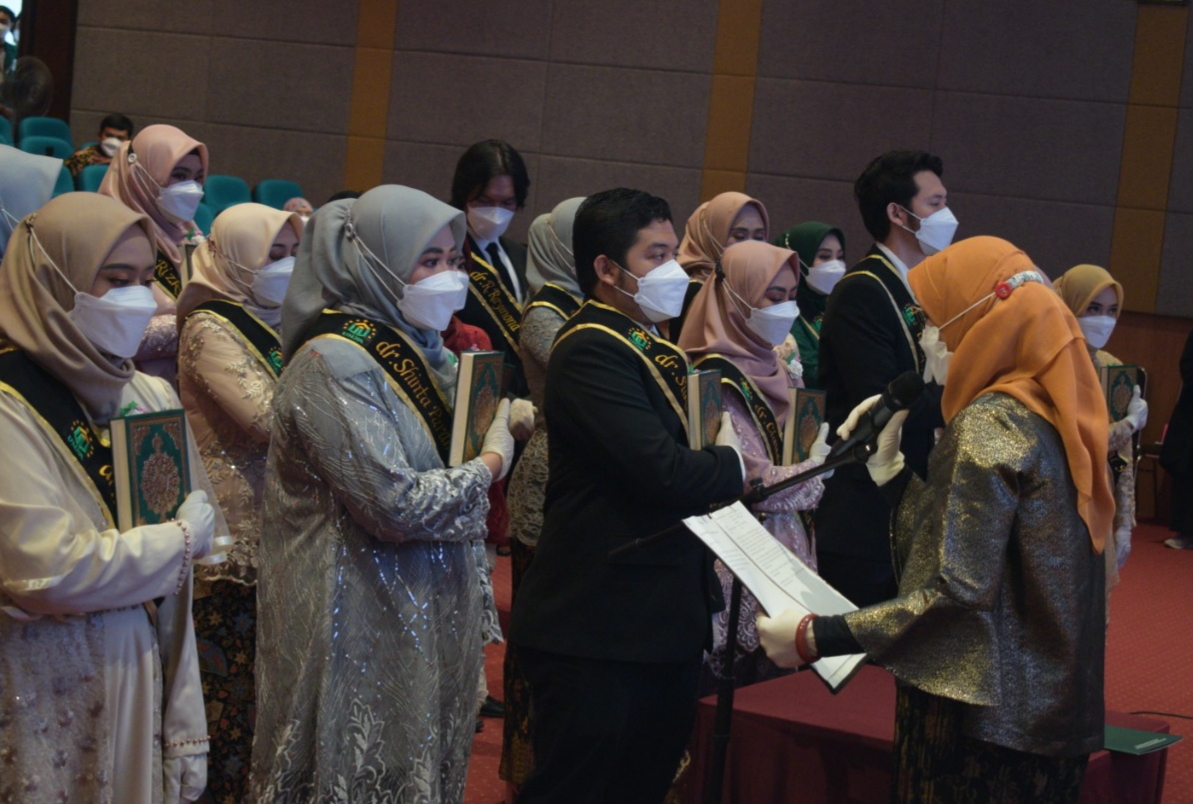 Suasana pelantikan dan sumpah dokter angkatan pertama Unusa. (Foto: Istimewa)