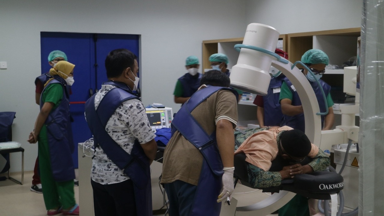 Proses pengobatan nyeri di Pain Center RSUB. (Foto: Istimewa)