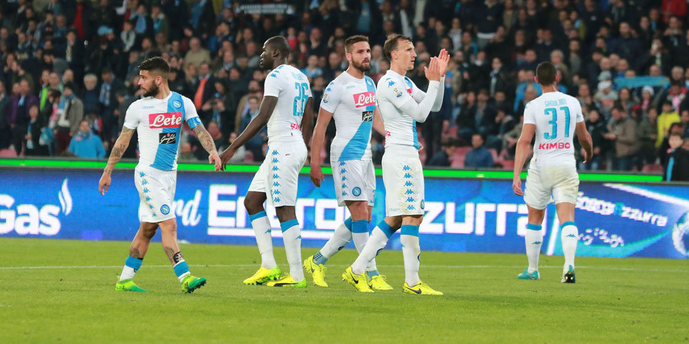 SENANG: Pemain Napoli setelah melakoni pertandingan melawan Juventus, (foto: AFP).