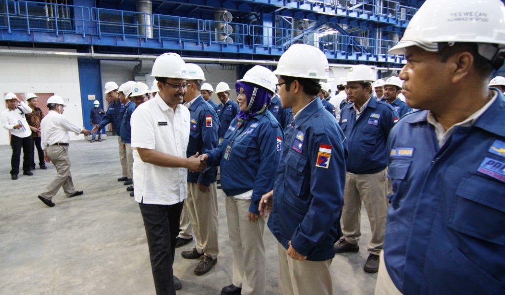 Wakil Gubernur Prov Jatim Memberikan Ucapan Selamat Kepada Seluruh Karyawan PT. PAL Dalam Acara Kunjungan Menteri Menkopolhukam Di Perak Sby.