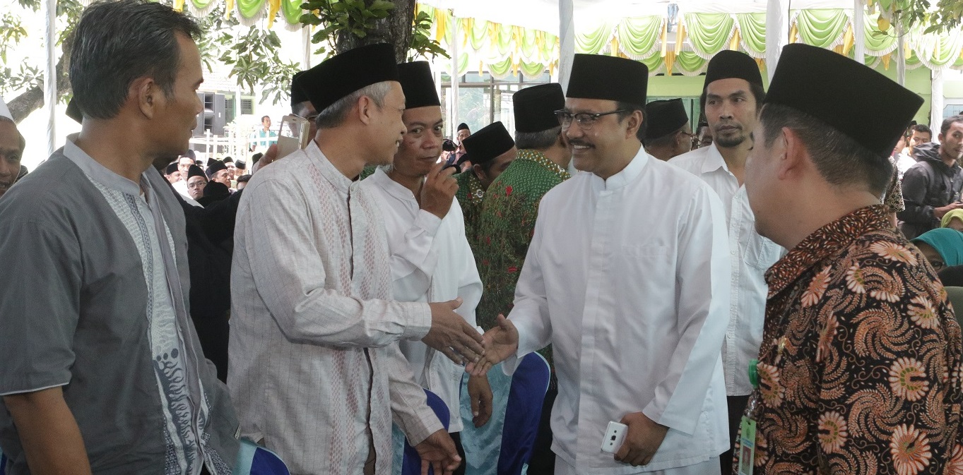 Wakil Gubernur Jawa TImur, Saifullah Yusuf menghadiri Pembinaan dan Pelantikan DPC FKDT Kota Madiun di Gedung Taman Pendidikan Al Quran Kota Madiun. Kamis (9/3).