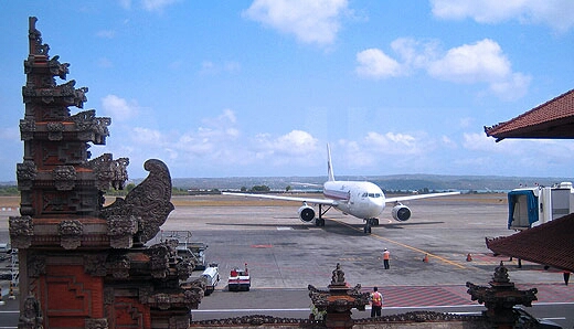 BUKA LAGI: Bandara Ngurah Rai kembali buka, setelah sebanyak 324 jadwal penerbangan tidak beroperasi, saat perayaan Nyepi. Rabu (29/3). (Foto: BaliAirport) 