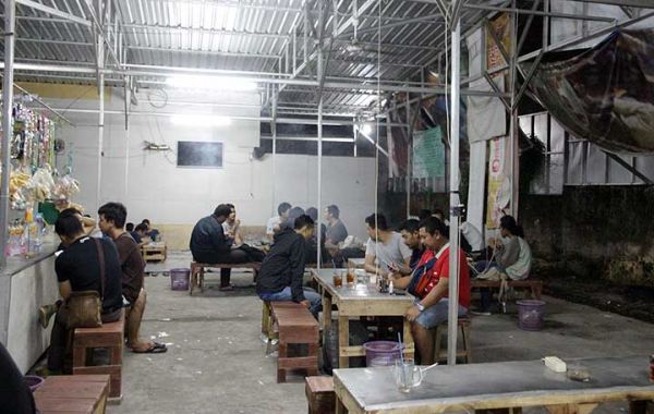 Aldino sang pemilik memberi nama Warkop ini dengan nama Langgeng berharap warkop ini tetap eksis berdiri.