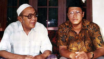 Almarhum KH Ahmad Sidiq (Rais Aam PBNU) dan almarhum dr Fahmi Saefuddin. (foto istimewa)