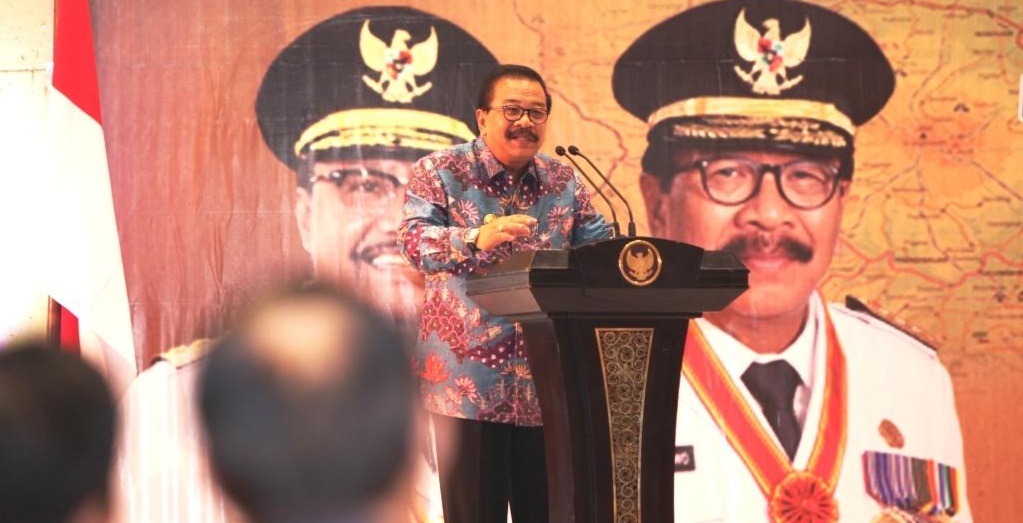 Gubernur Jatim,  Soekarwo, saat  memberikan sambutan pada acara Dialog Kebudayaan tahun 2017 di Grand Mercure Hotel Surabaya, Rabu (22/3).