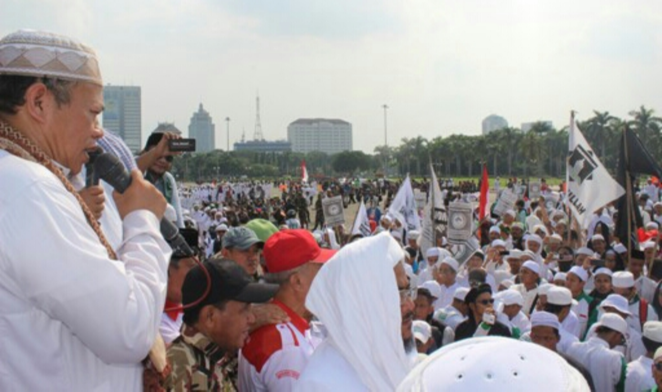 Sekjen Forum Umat Islam, Muhammad Al-Khathath saat pimpin aksi 212 beberapa waktu lalu. (Foto: Risalah)