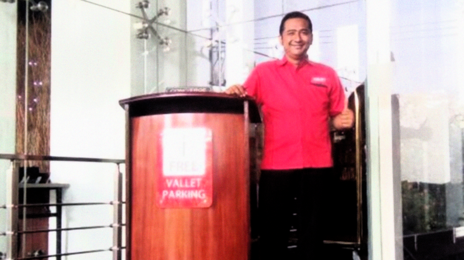 INSPIRING: Firman Chotib, mantan tukang parkir yang kini menjadi pemilik perusahaan Valet Parking Service.