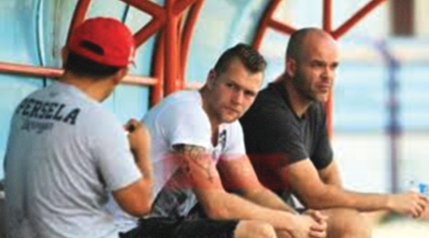 Pemain asing baru Joey Godee saat tiba di Stadion Surajaya Lamongan. foto;perselafootball.com