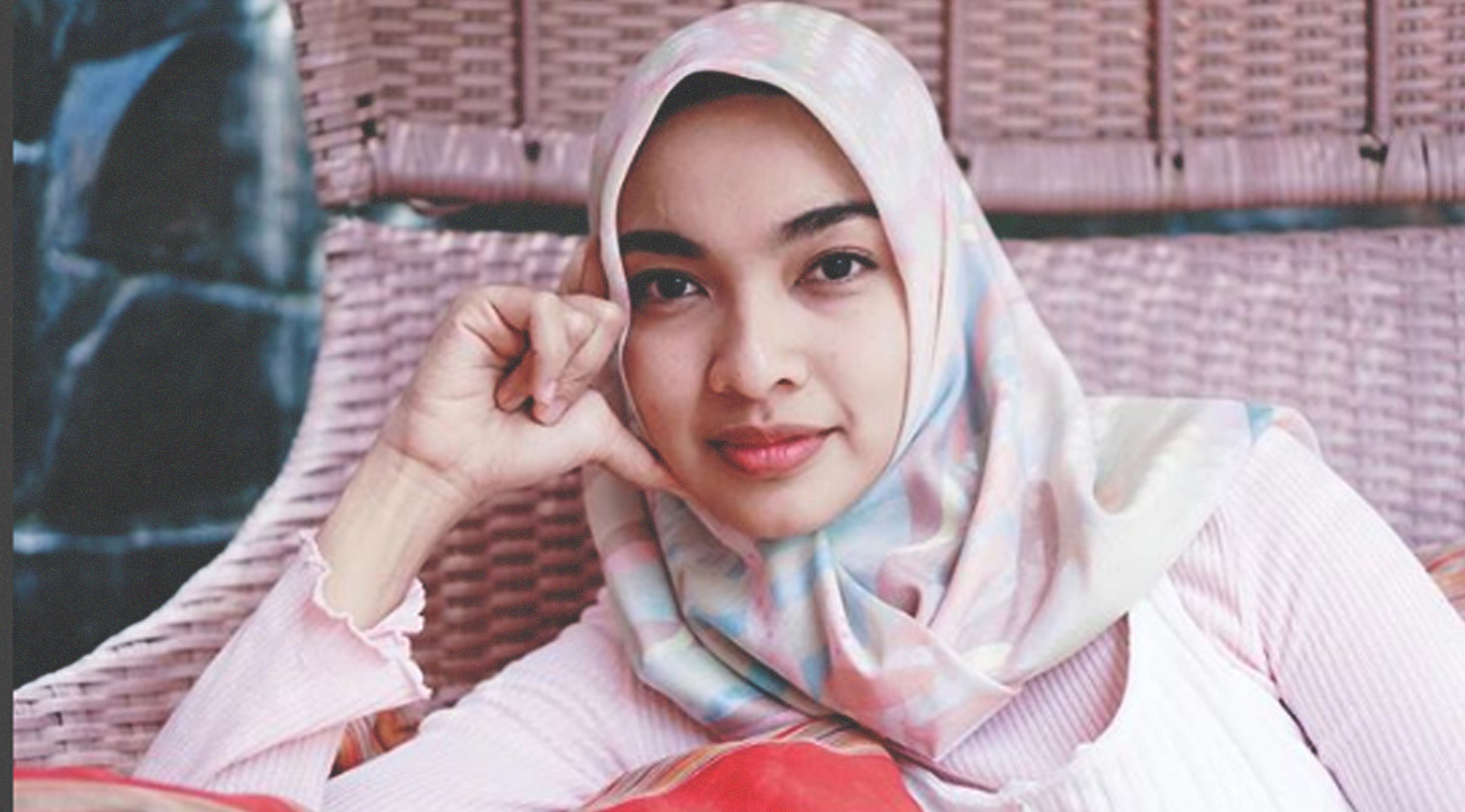 Hijab Tika Bravani Hidayah dari Tanah Suci