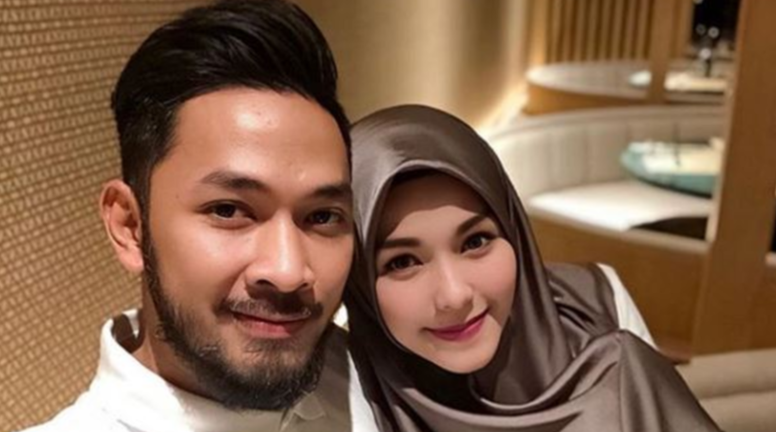 Gitaris band NOAH, Mohammad Kautsar alias Uki dan istri, Mehta Yunatria. (Foto: Instagram @methayunatria).