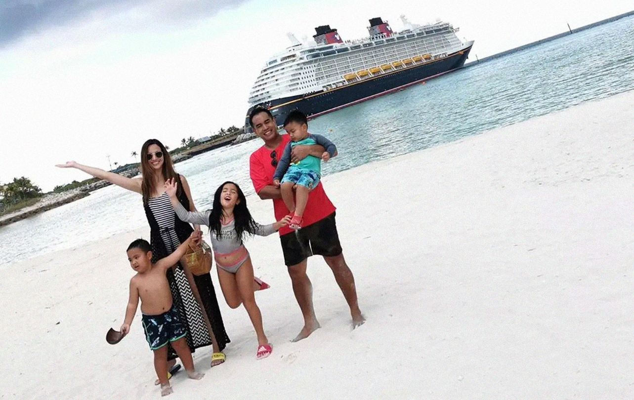 Liburan keluarga Nia Ramadhani di kapal pesiar Disneyland, Amerika Serikat. (Foto: Instagram Nia Ramadhani)