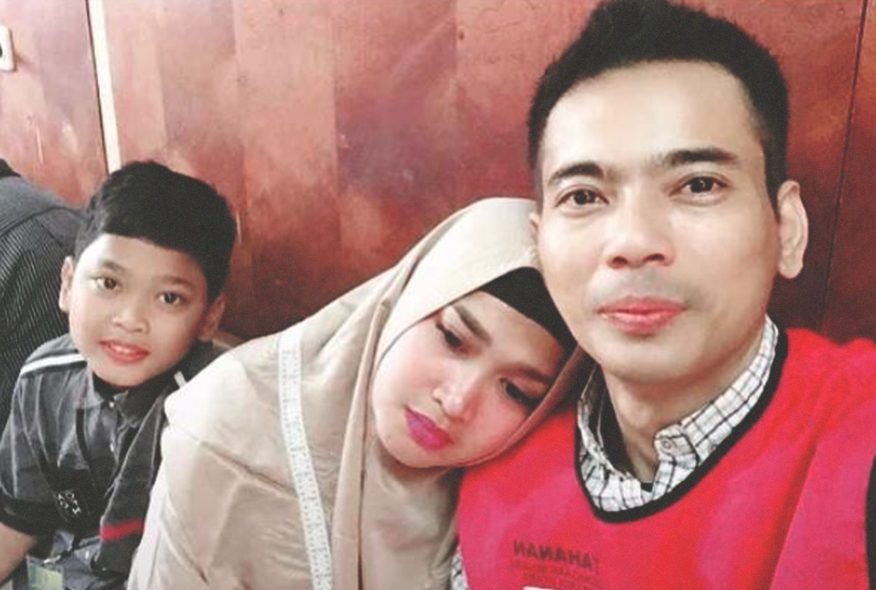 Aris Idol bersama istri dan putranya. (Foto: Instagaram Aris Idol)