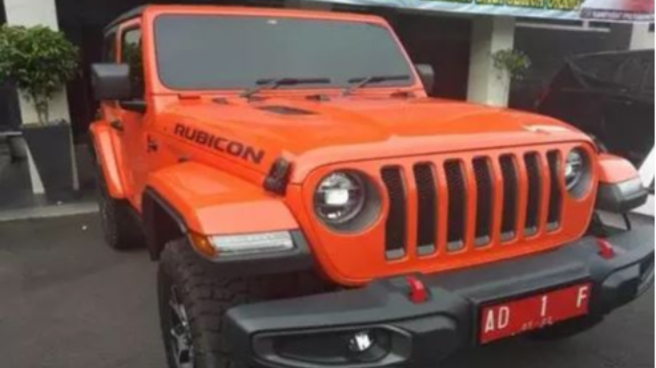 Mobil dinas mewah SUV Jeep Wrangler Rubicon, Bupati Karanganyar Juliyatmono. (Foto: Istimewa)