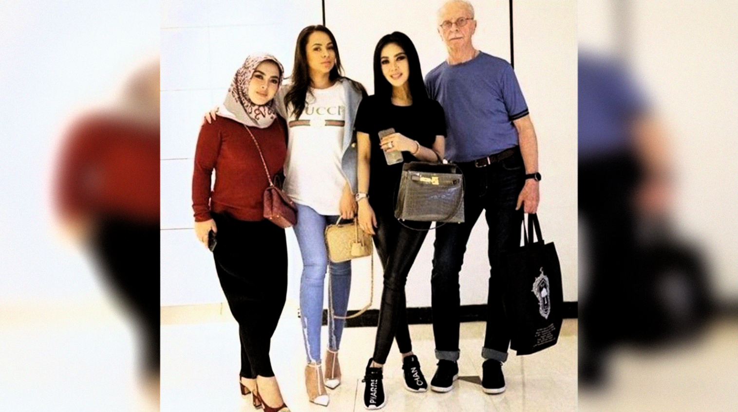 Foto kenangan Laurens bersama Syahrini dan Aisyahrani (kiri), adik sekaligus manajer Syahrini. (Foto: Dok. Laurens)