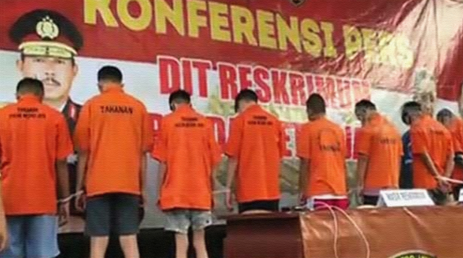 Sembilan tersangka yang ditahan karena pesta homo kemarin, Harga tiket pesta homo itu  Rp 150 ribu/orang. (Foto:Asmanu)