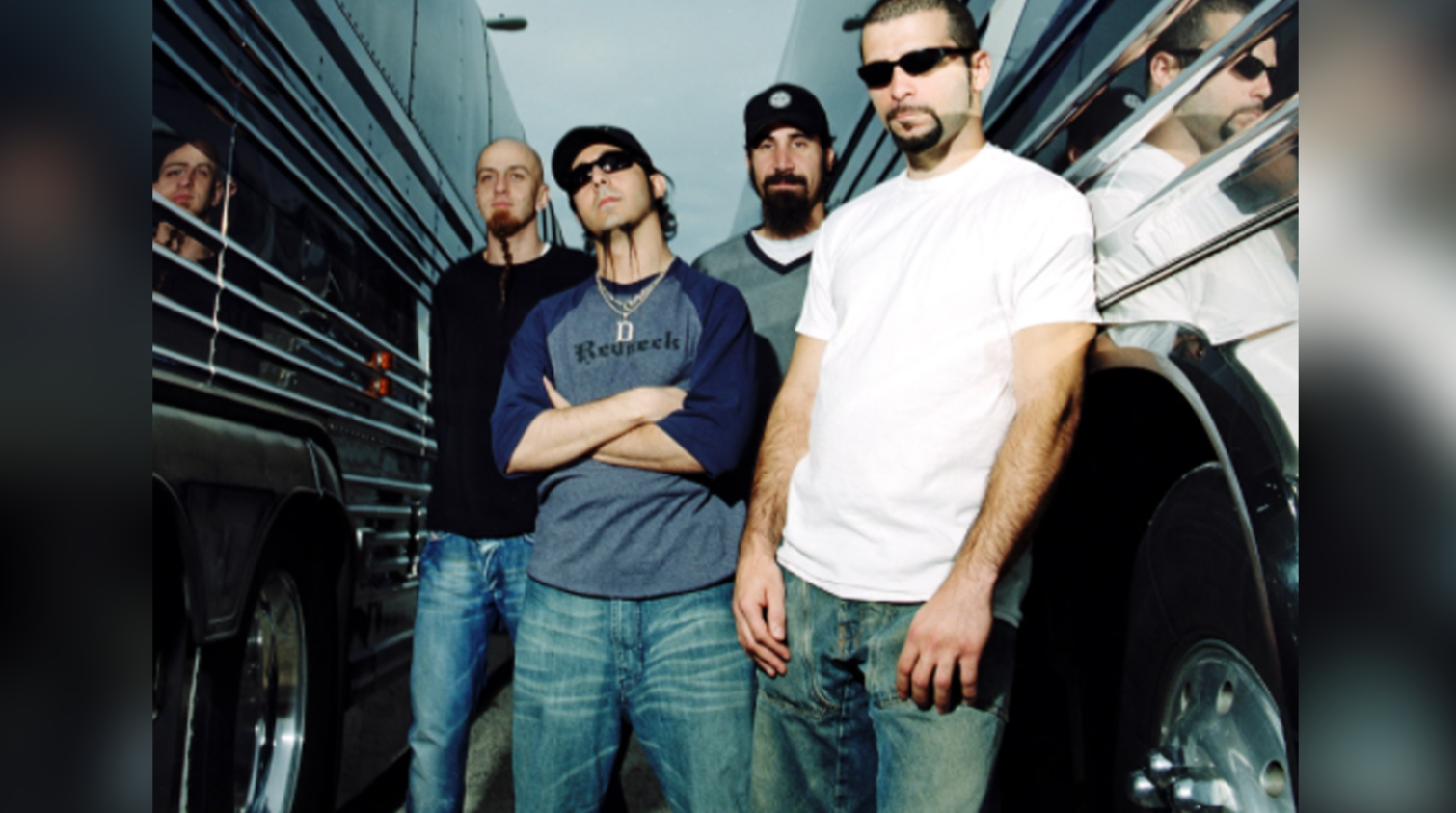 Konflik Armenia dan Azerbaijan membuat System of a Down rilis dua single baru. (rollingstone)