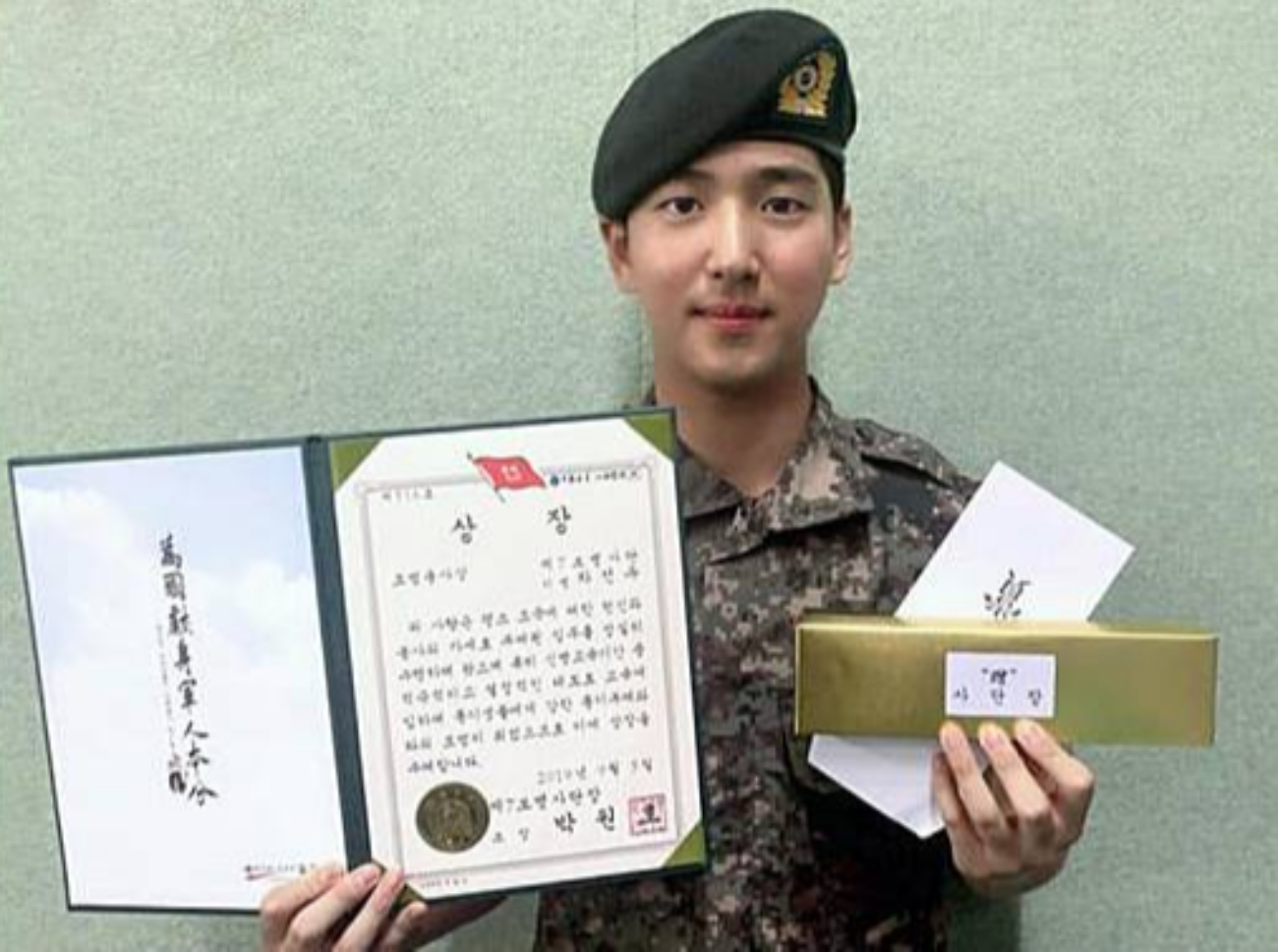 Baro B1A4 telah menyelesaikan wajib militer (wamil), pada Minggu 21 Februari 2021. (Foto: Instagram)