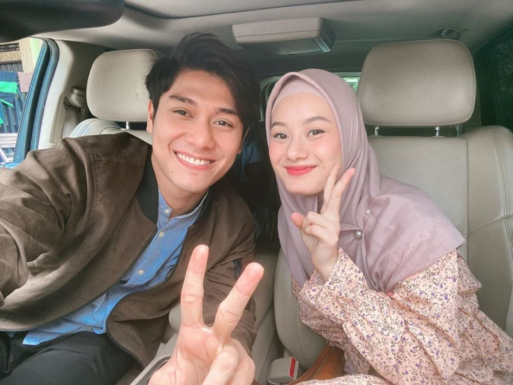 Pasangan muda Rey Mbayang dan Dinda Hauw. (Foto: Instagram)