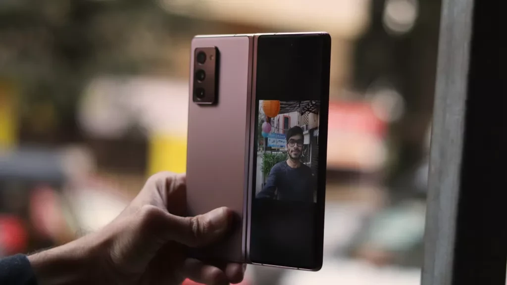 Samsung Galaxy Z Fold 2 yang baru diluncurkan akhir tahun lalu. (Kredit Foto: AakashJhaveri)