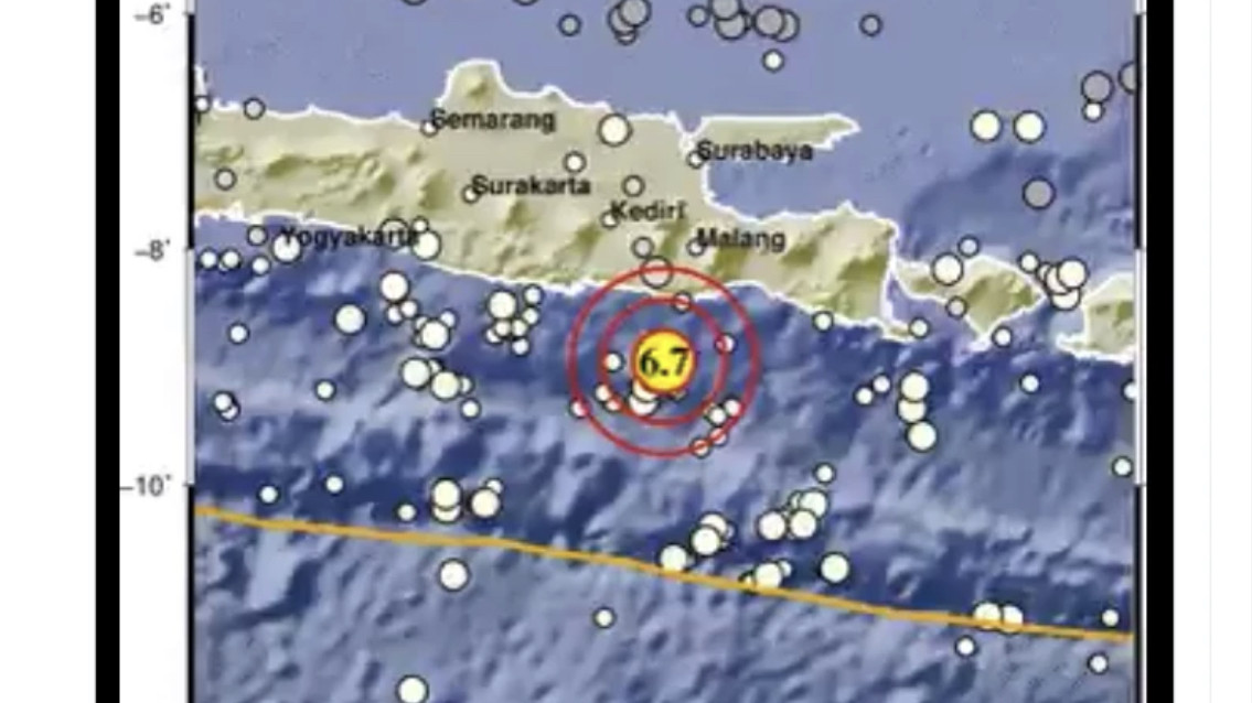 Gempa 6,7 Magnitudo mengguncang Kabupaten Malang, getarannya terasa hingga 16 daerah di Jawa Timur. Bahkan, Bali dan Yogyakarta juga melaporkan terasa guncangan gempa tersebut. (Foto: Tangkapan layar via Twitter)