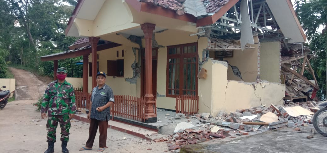 Salah satu rumah terdampak gemp bumi di Kabupaten Malang (Foto: istimewa)