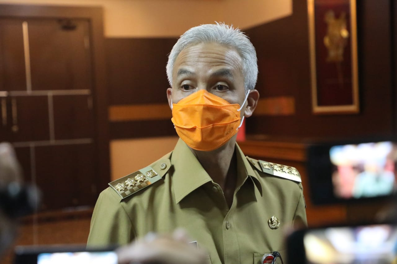 Gubernur Ganjar usai memimpin Rapat Penanganan COVID-19 Jawa Tengah dan Larangan Mudik di ruang rapat gedung A kantor Pemprov Jateng, Senin, 12 April 2021. (Foto: Dok Prov Jateng)