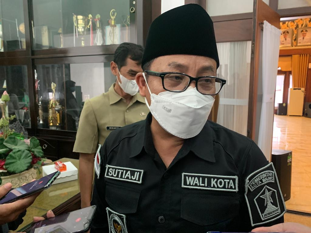 Walikota Malang, Sutiaji saat berada di Balai Kota Malang (Foto: Lalu Theo/ngopibareng.id)