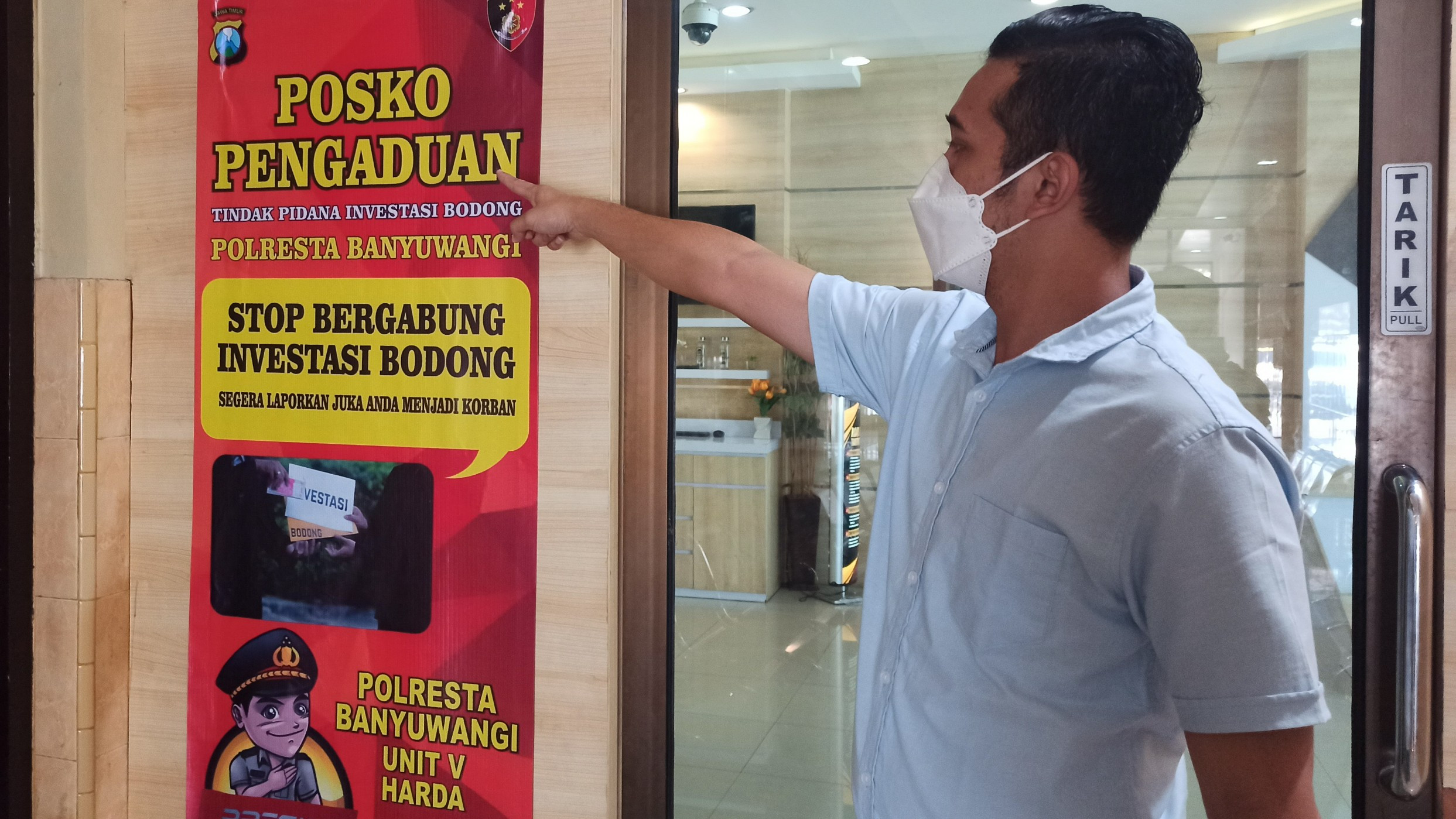 Posko pengaduan korban investasi bodong di Polresta Banyuwangi (foto:Muh Hujaini/Ngopibareng.id)