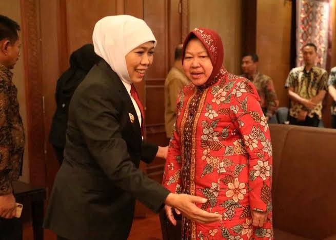 Gubernur Jatim Khofifah Indar Parawansa bersama Mensos RI Tri Rismaharini. (Foto: Istimewa)