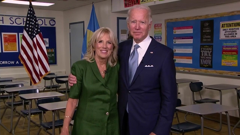 Presiden AS Joe Biden dan istrinya, Jill Biden di Gedung Putih, AS. (Foto: abc-news)