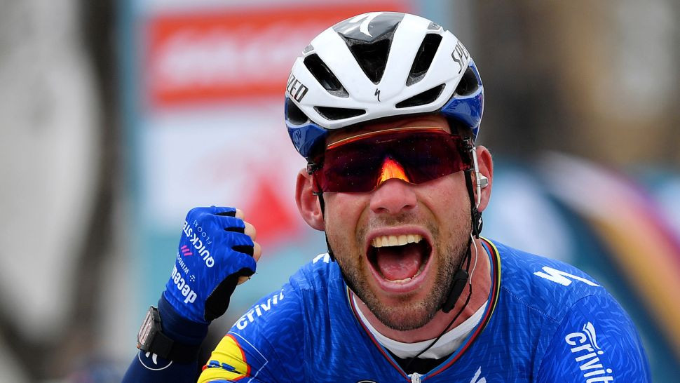 Mark Cavendish menggunakan kacamata terbaru dari Oakley yang masih purwarupa. (Foto: Istimewa)