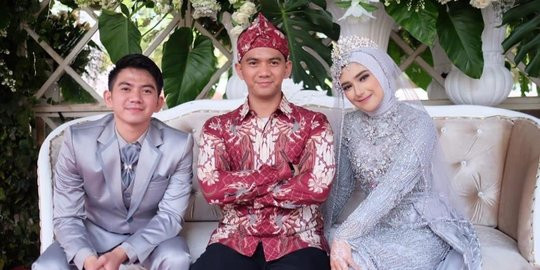 Si kembar Rizky Ridho 2R bersama Nadya Mustika Rahayu. (Foto: Instagram)