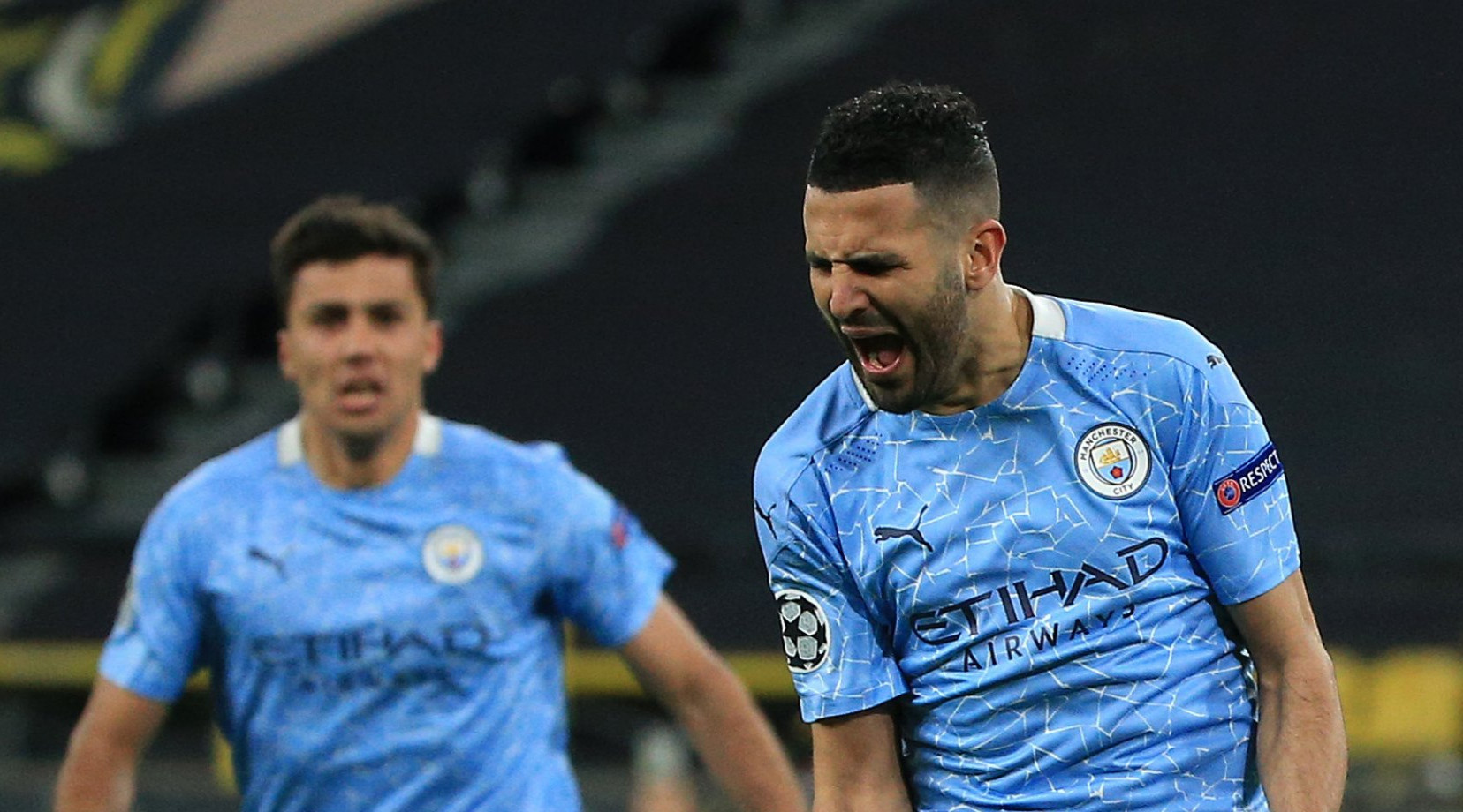 Riyadh Mahrez merayakan golnya dari titik putih saat Man City menang 2-1 Borussia Dortmund. (Foto:Twitter/@ManCity) 