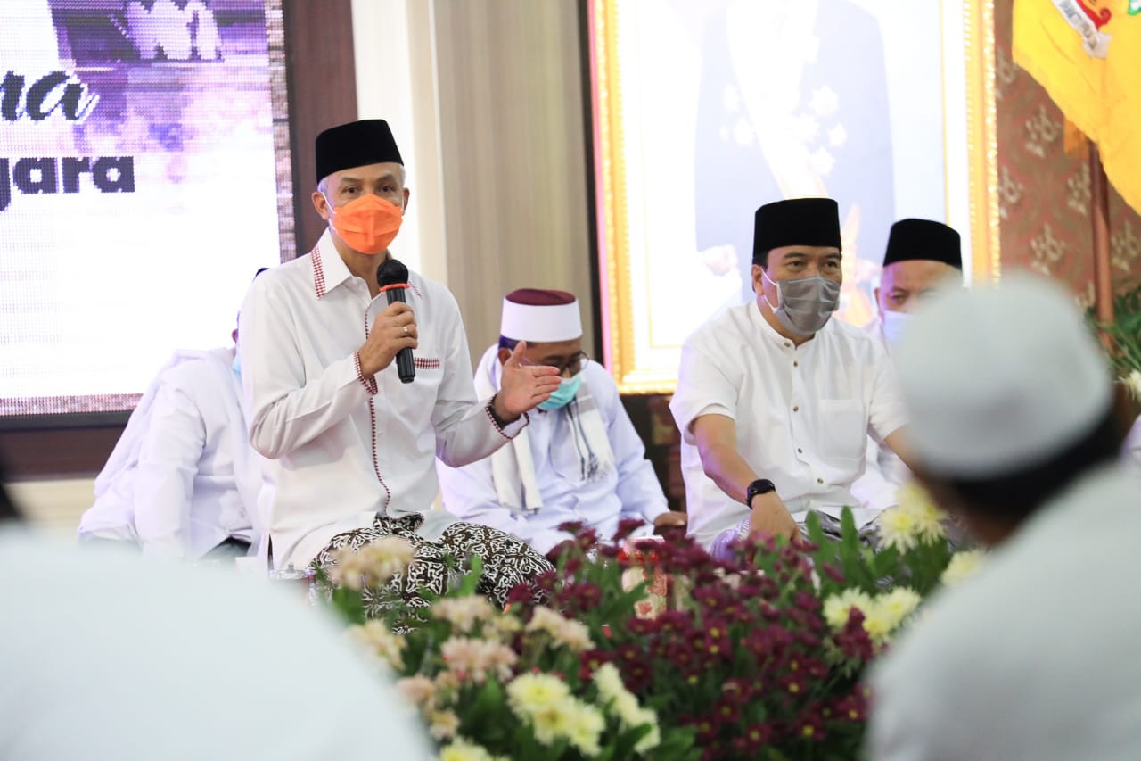 Pemprov Jateng menyelenggarakan istighosah dan doa bersama untuk keselamatan bangsa dan negara di Gedung Gradhika Bhakti Praja, Kamis 15 April 2021 malam. (Foto: Istimewa)