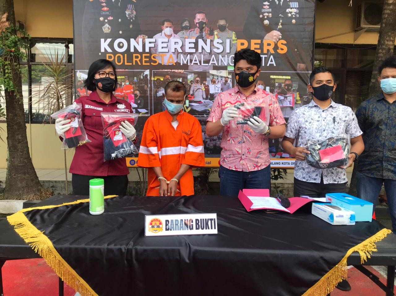 Rilis kasus pencurian di halaman Mapolresta Malang Kota (Foto: istimewa)