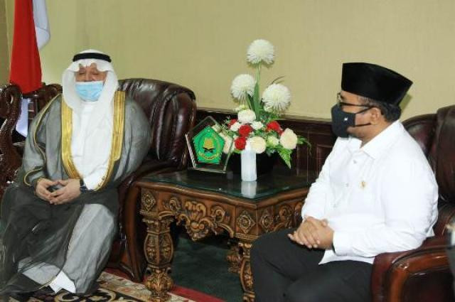 Menag Yaqut Cholil Qoumas saat menerima Duta Besar (Dubes) Arab Saudi Esam Abid Althagafi. (Foto: kemenag) 