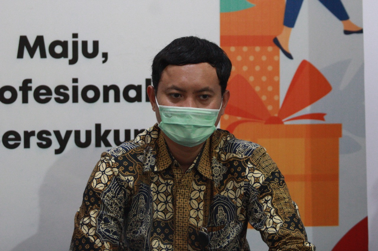 Analis Kantor Perwakilan Wilayah Bank Indonesia (BI) Malang, Yon Widiono saat mengisi acara “Strategi Menggeliatkan Ekonomi Malang Raya” di Kota Malang. (Foto: Lalu Theo/ngopibareng.id)