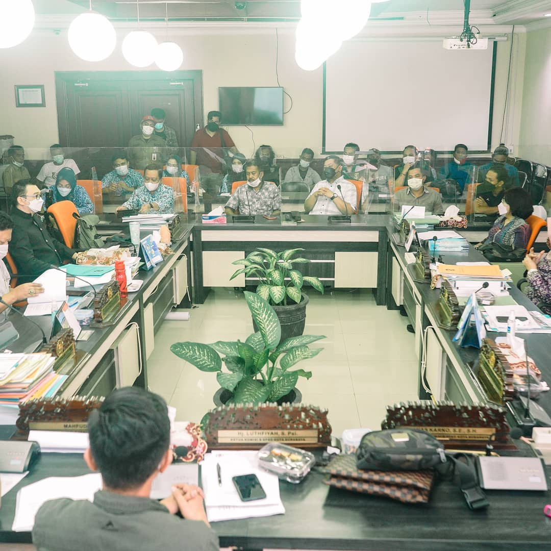 Rapat raperda aset daerah, khususnya stadion untuk Persebaya. (Foto: Persebaya)