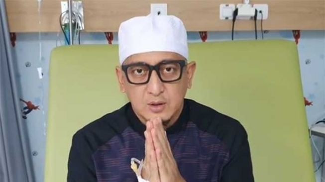 Ustadz Zacky Mirza mengabarkan jika kondisinya sudah pulih usai jatuh pingsan saat ceramah. (Foto: Instagram)