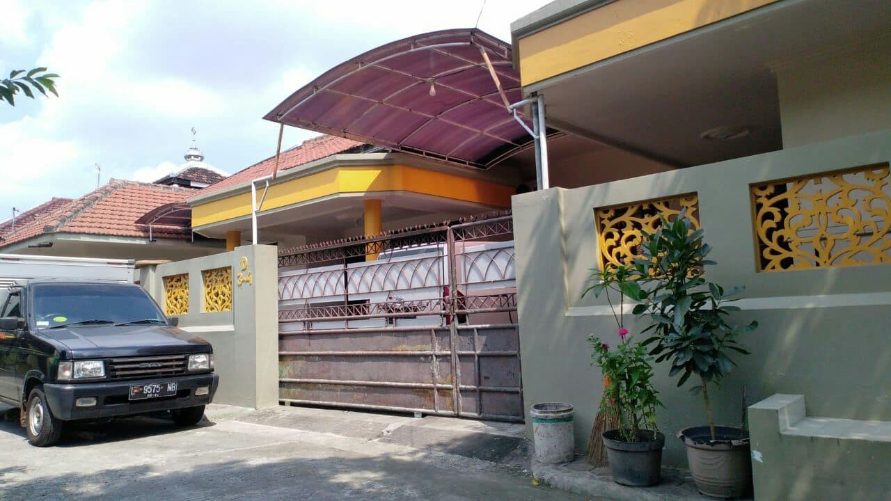 Rumah Fatimah Az Zahra Salim Barabud, calon istri penceramah terkenal Ustad Abdul Somad (UAS) di Perum Kepuh Permai blok D-4, Desa Kepuhkembeng, Kecamatan Peterongan, Kabupaten Jombang. (Foto: Mardiansyah Triraharjo/Ngopibareng.id)