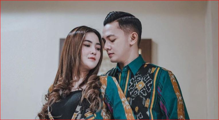 Nella Kharisma bersama suaminya Dory Harsa. (Foto: Instagram/doryharsa)